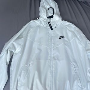 Large loose fit all white Nike windbreaker never worn still with tags.